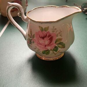 Vintage American Beauty Bone China ROYAL Albert Creamer - w/ Gold Trim
